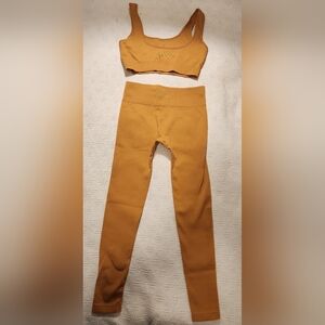Myrah Penaloza Workout Bra and Leggings Size Large